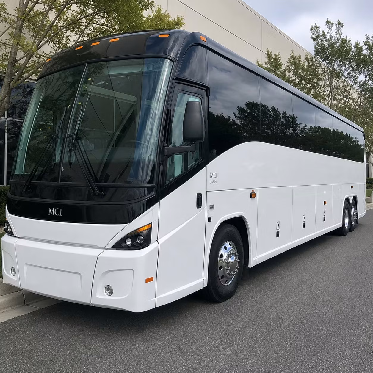 orlando airport employee shuttles between oia sanford and corporate campuses